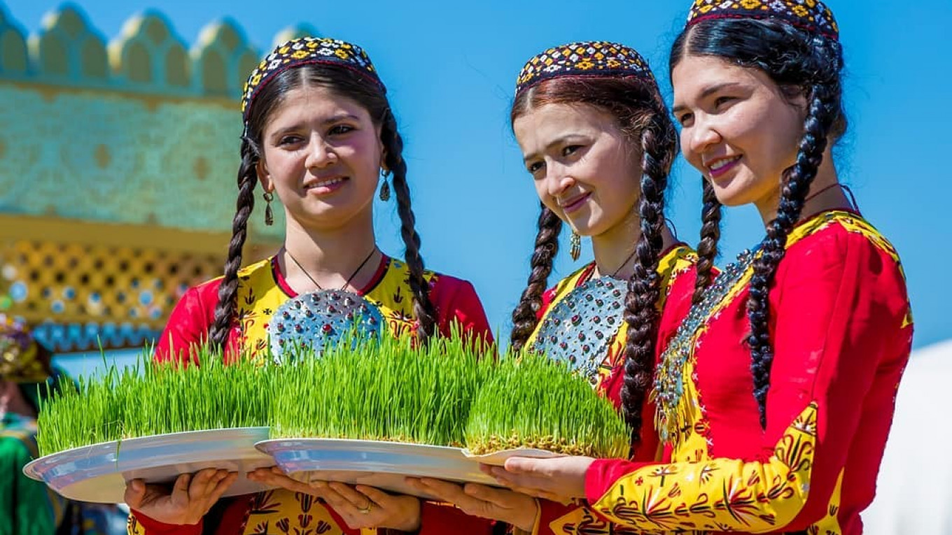 Let’s celebrate Nowruz! derak travel agency